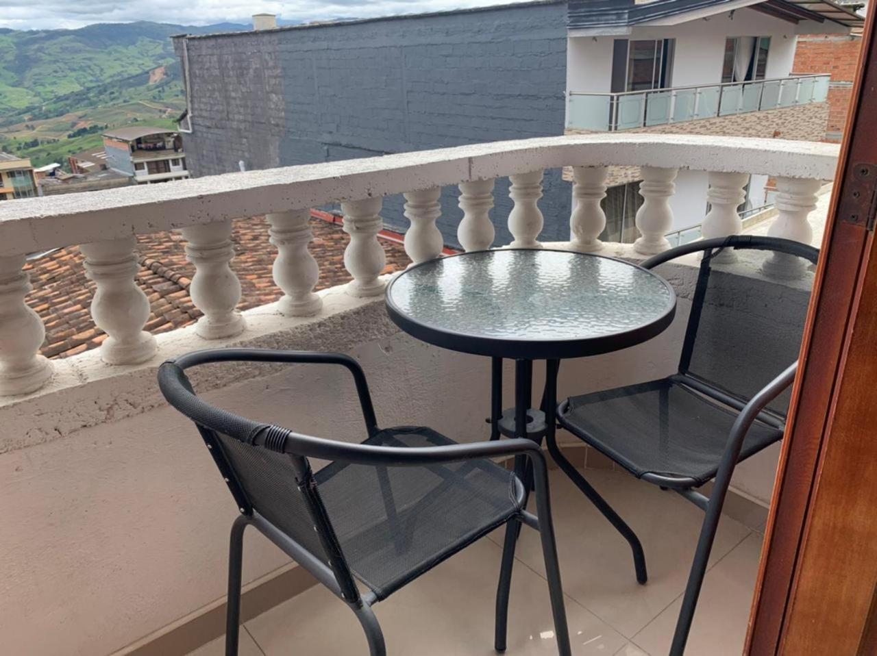 Hotel Alcatraz Yarumal Bilik gambar
