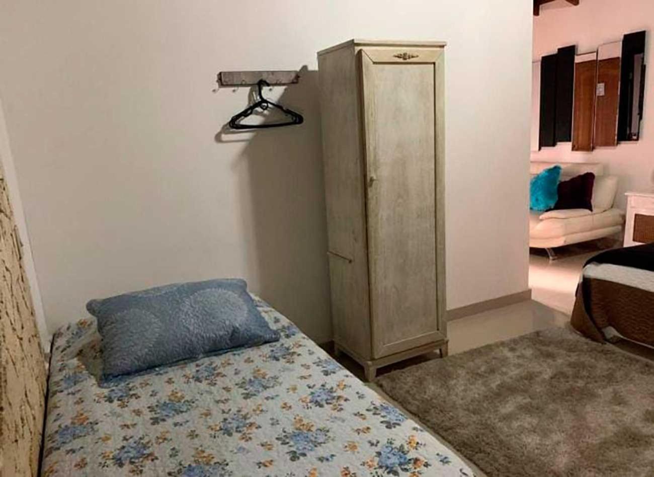 Hotel Alcatraz Yarumal Bilik gambar