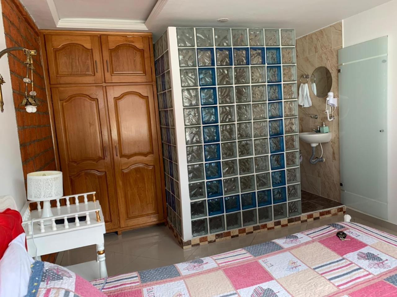 Hotel Alcatraz Yarumal Bilik gambar