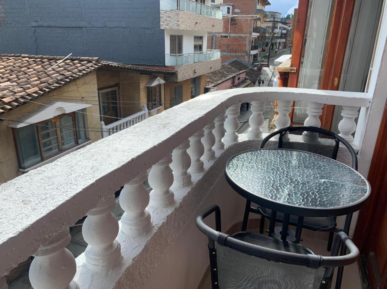 Hotel Alcatraz Yarumal Bilik gambar