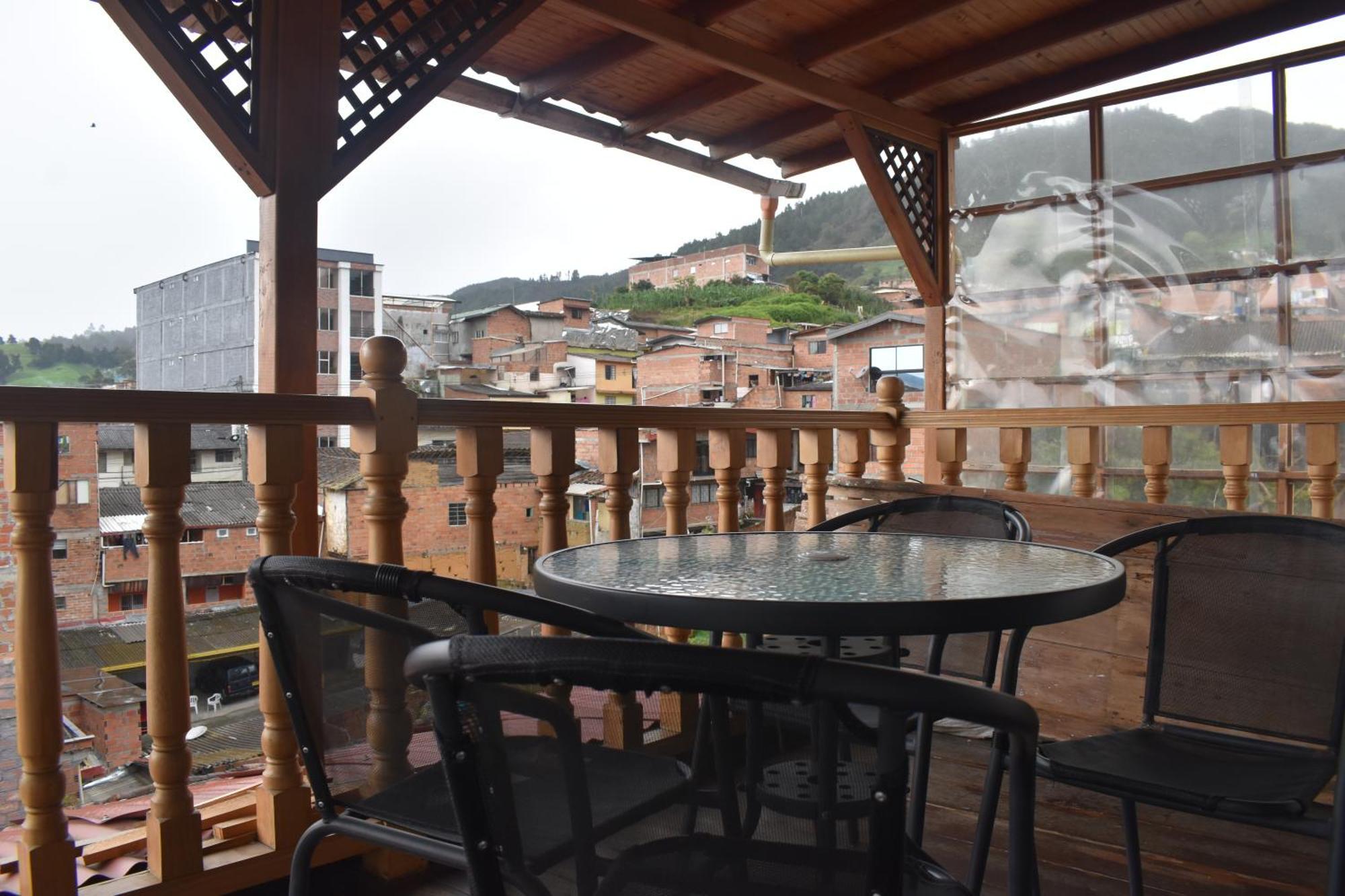 Hotel Alcatraz Yarumal Bilik gambar